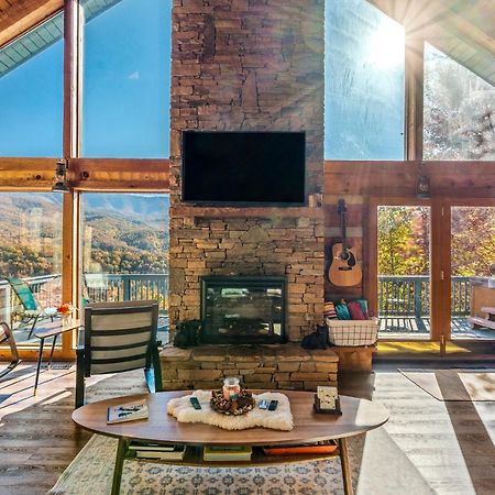 Barenberg Cabin - Secluded Unobstructed Panoramic Smoky Mountains View With Two Master Suites, Loft Game Room, And Hot Tub Gatlinburg Kültér fotó