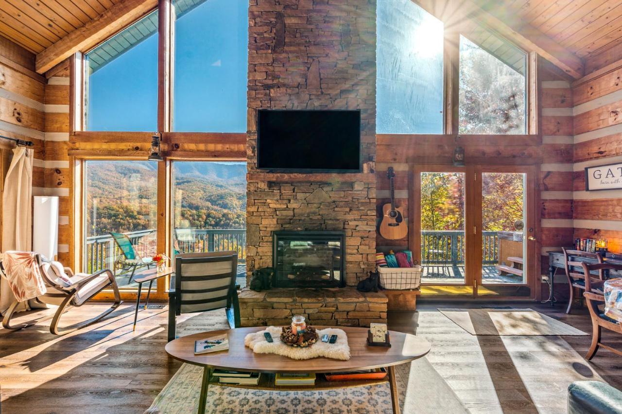Barenberg Cabin - Secluded Unobstructed Panoramic Smoky Mountains View With Two Master Suites, Loft Game Room, And Hot Tub Gatlinburg Kültér fotó