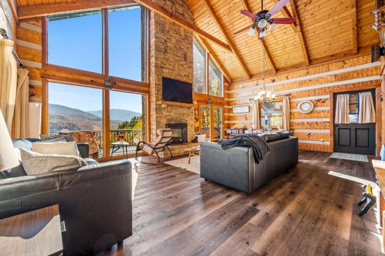 Barenberg Cabin - Secluded Unobstructed Panoramic Smoky Mountains View With Two Master Suites, Loft Game Room, And Hot Tub Gatlinburg Kültér fotó