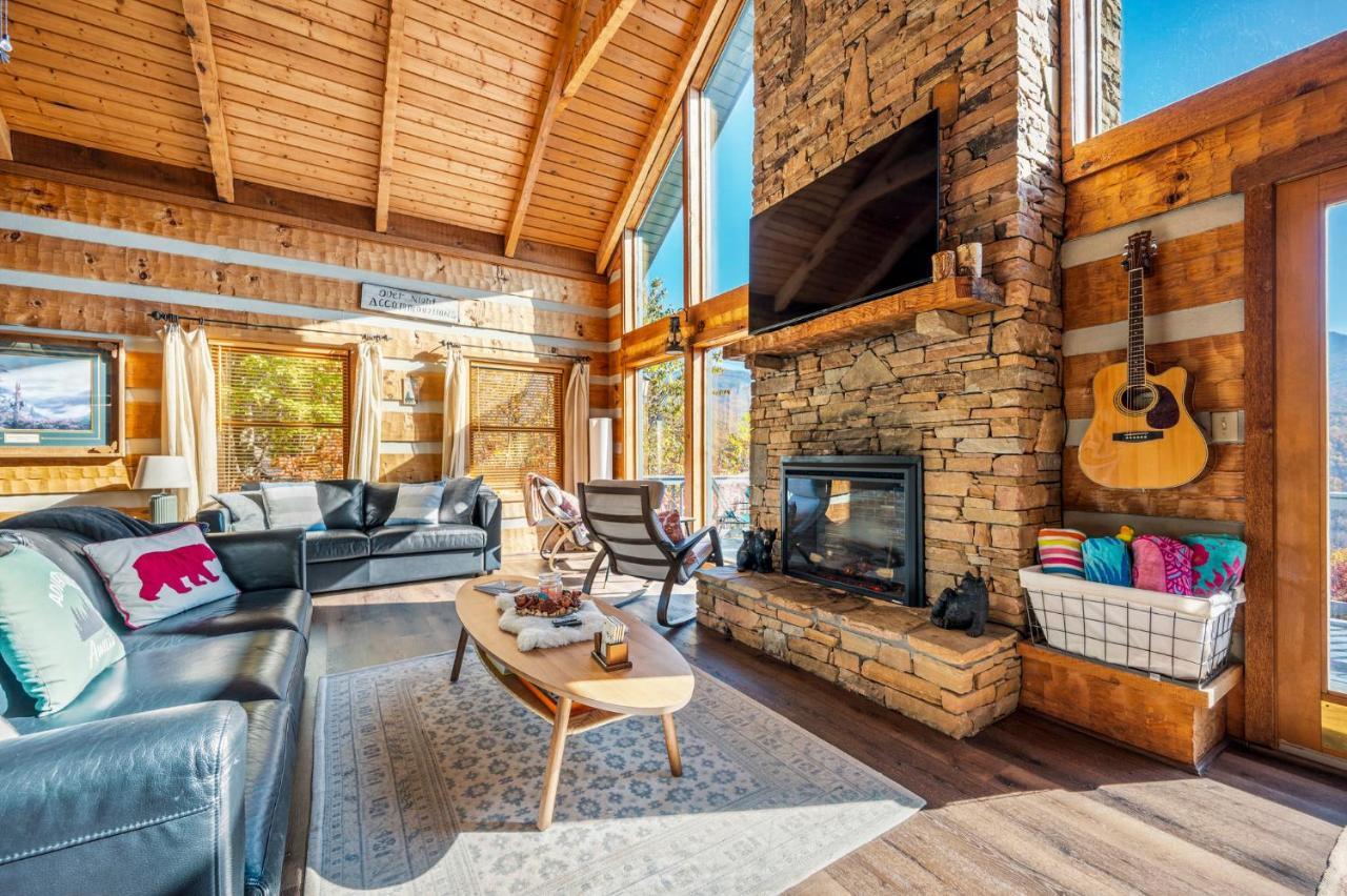 Barenberg Cabin - Secluded Unobstructed Panoramic Smoky Mountains View With Two Master Suites, Loft Game Room, And Hot Tub Gatlinburg Kültér fotó