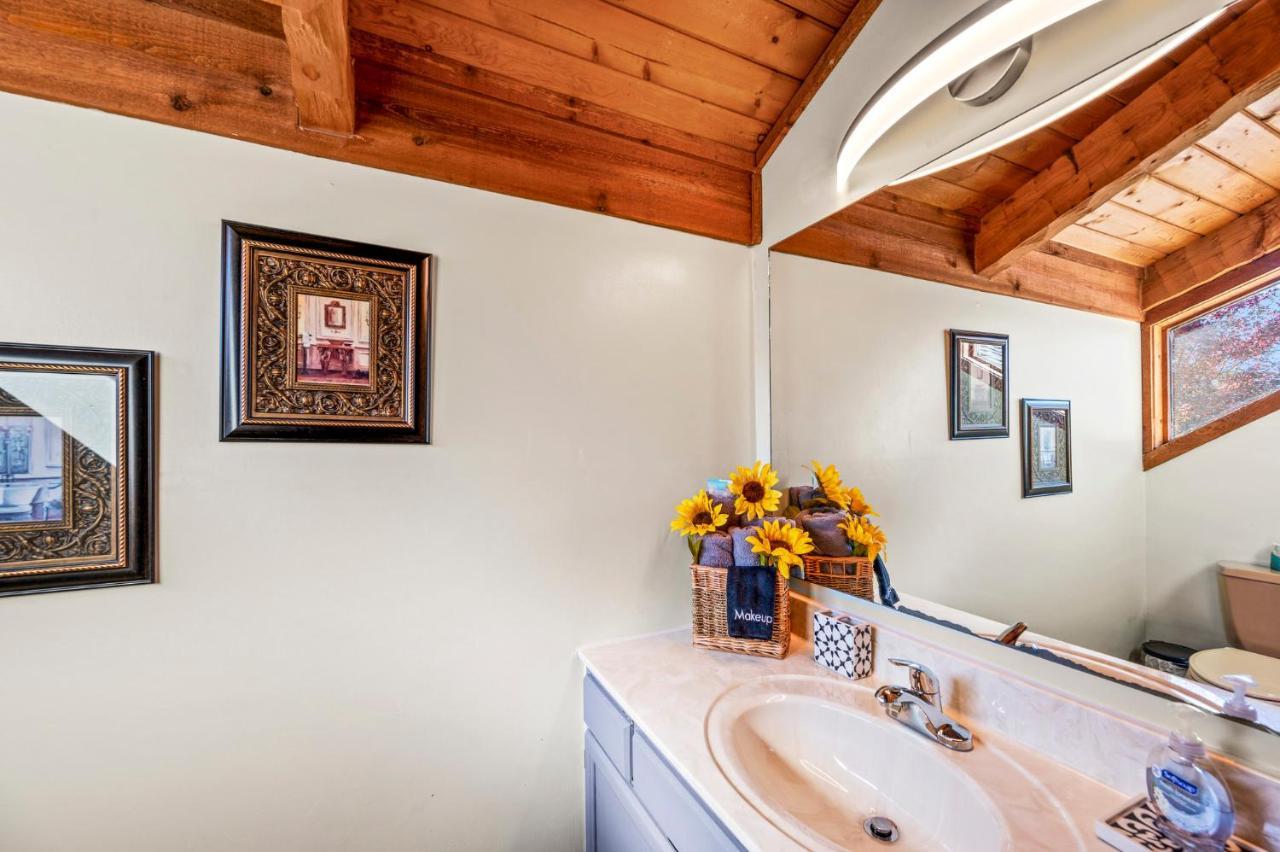 Barenberg Cabin - Secluded Unobstructed Panoramic Smoky Mountains View With Two Master Suites, Loft Game Room, And Hot Tub Gatlinburg Kültér fotó