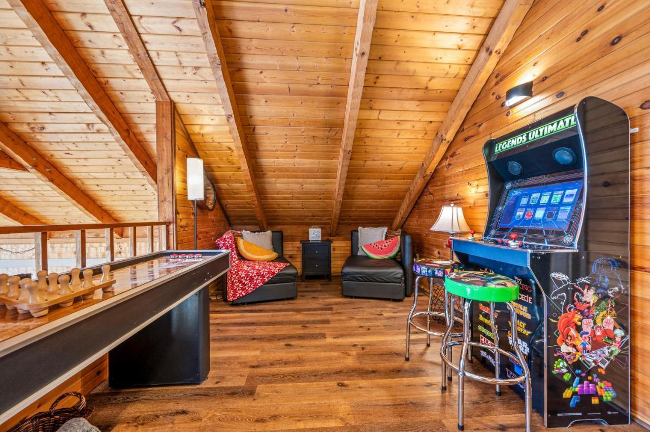 Barenberg Cabin - Secluded Unobstructed Panoramic Smoky Mountains View With Two Master Suites, Loft Game Room, And Hot Tub Gatlinburg Kültér fotó
