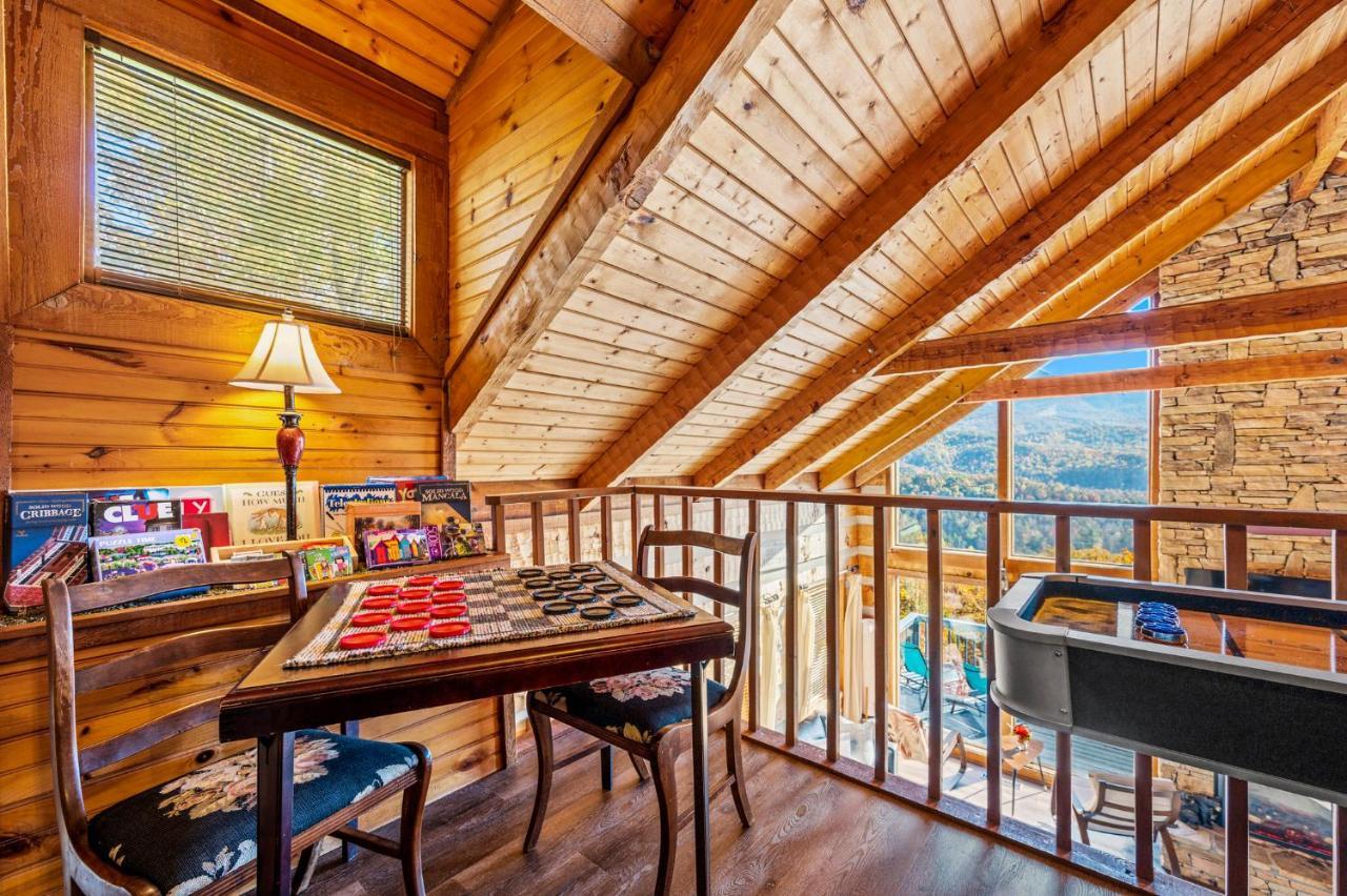 Barenberg Cabin - Secluded Unobstructed Panoramic Smoky Mountains View With Two Master Suites, Loft Game Room, And Hot Tub Gatlinburg Kültér fotó