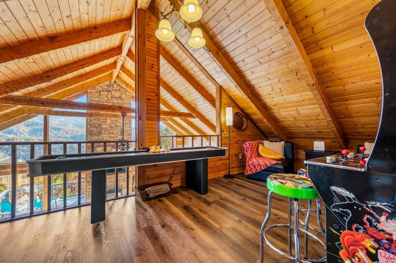 Barenberg Cabin - Secluded Unobstructed Panoramic Smoky Mountains View With Two Master Suites, Loft Game Room, And Hot Tub Gatlinburg Kültér fotó