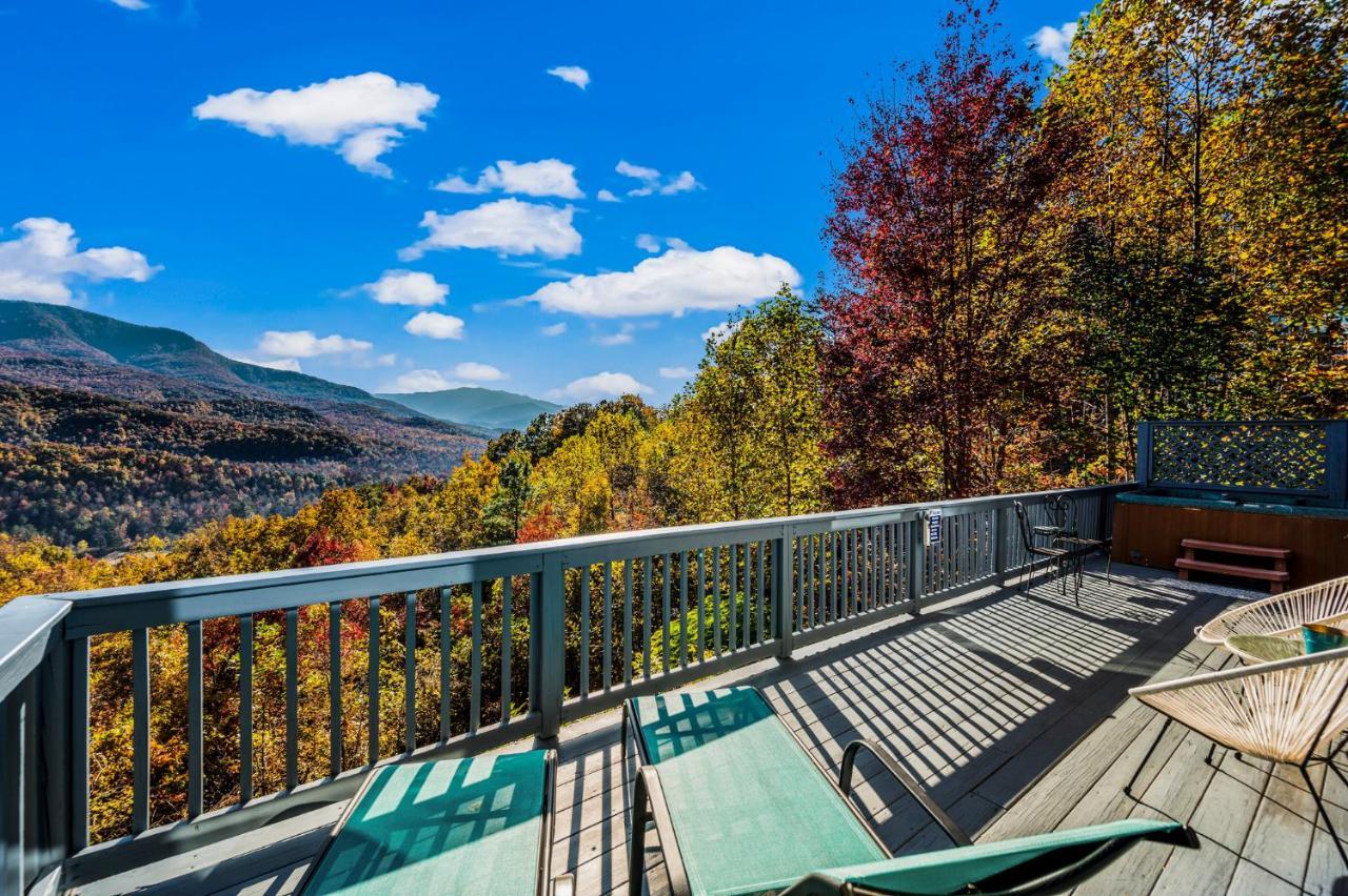 Barenberg Cabin - Secluded Unobstructed Panoramic Smoky Mountains View With Two Master Suites, Loft Game Room, And Hot Tub Gatlinburg Kültér fotó