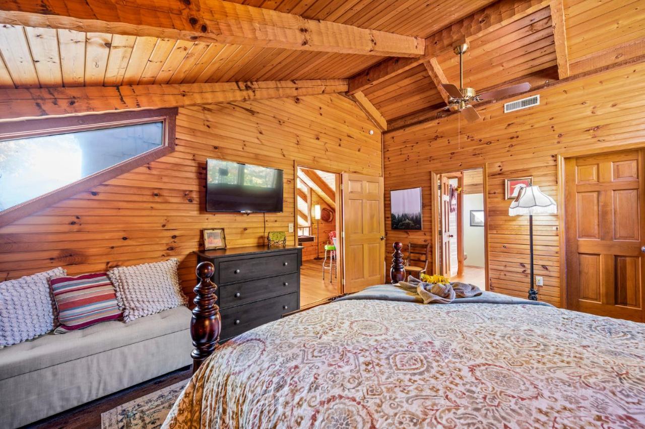 Barenberg Cabin - Secluded Unobstructed Panoramic Smoky Mountains View With Two Master Suites, Loft Game Room, And Hot Tub Gatlinburg Kültér fotó