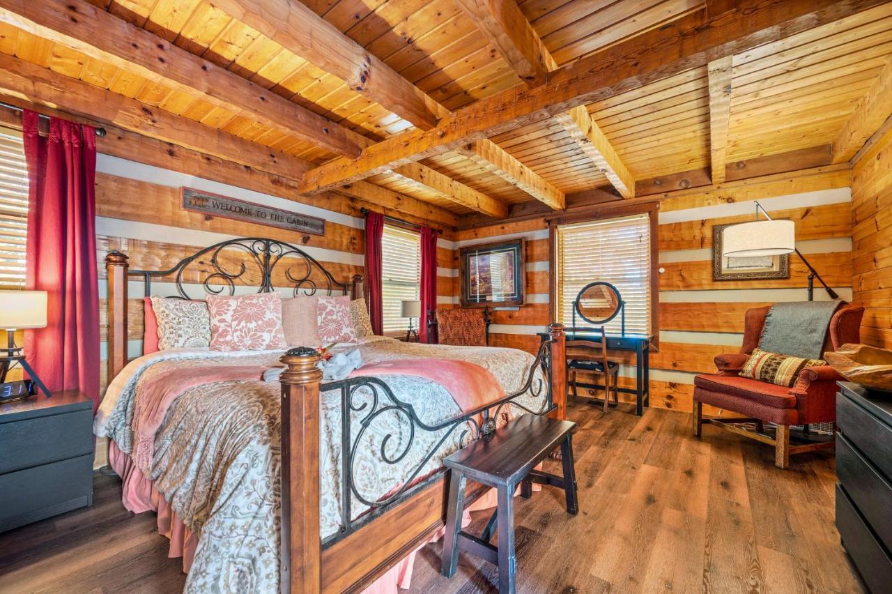 Barenberg Cabin - Secluded Unobstructed Panoramic Smoky Mountains View With Two Master Suites, Loft Game Room, And Hot Tub Gatlinburg Kültér fotó