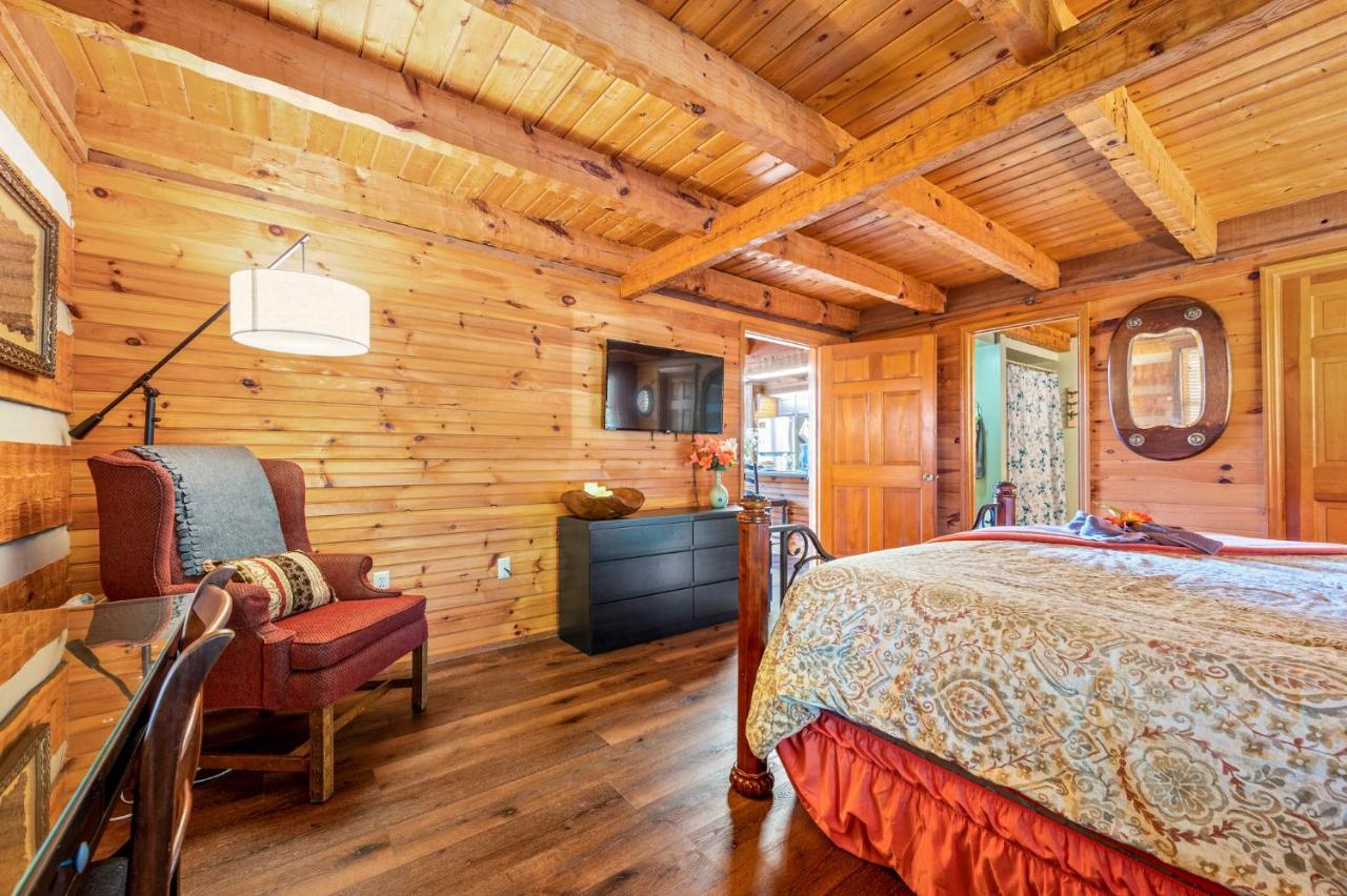 Barenberg Cabin - Secluded Unobstructed Panoramic Smoky Mountains View With Two Master Suites, Loft Game Room, And Hot Tub Gatlinburg Kültér fotó