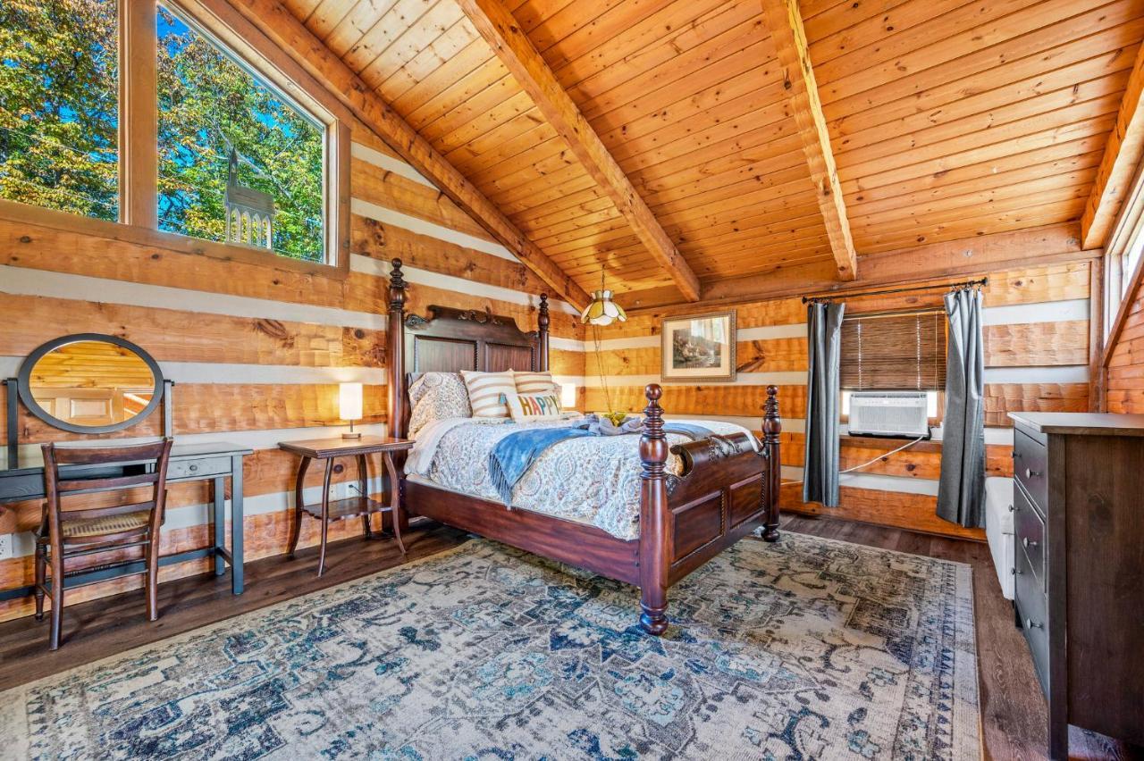 Barenberg Cabin - Secluded Unobstructed Panoramic Smoky Mountains View With Two Master Suites, Loft Game Room, And Hot Tub Gatlinburg Kültér fotó
