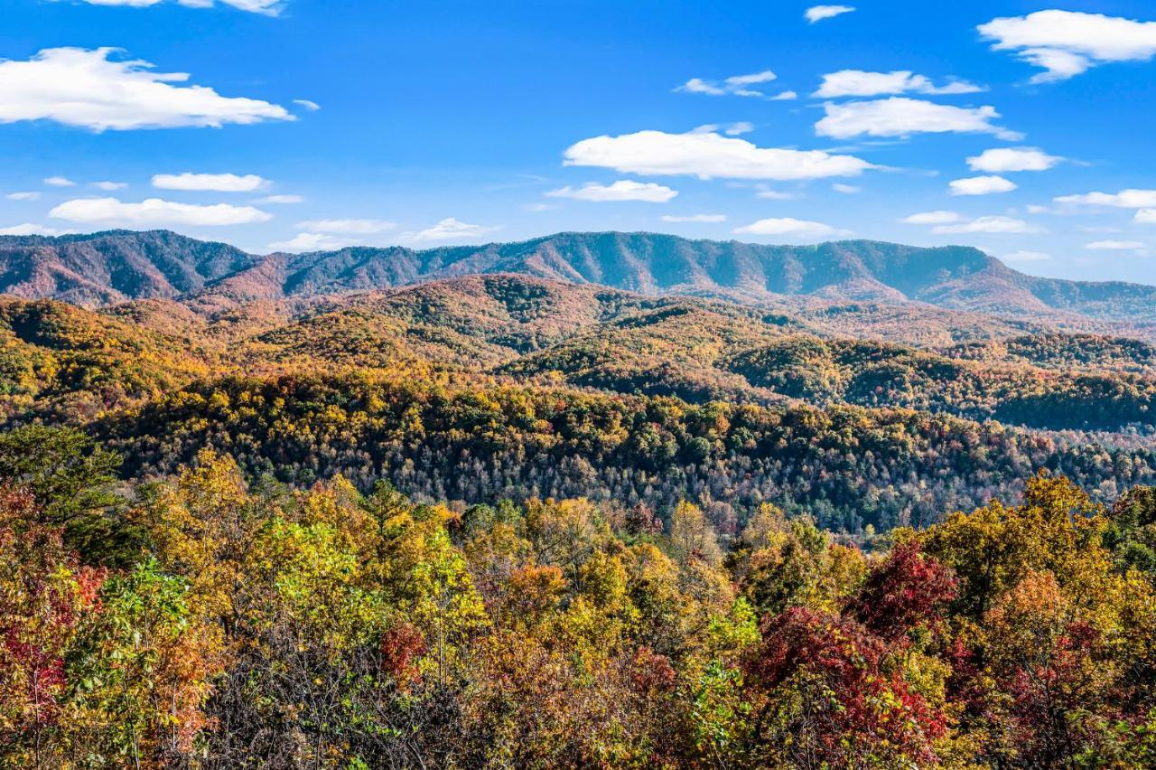 Barenberg Cabin - Secluded Unobstructed Panoramic Smoky Mountains View With Two Master Suites, Loft Game Room, And Hot Tub Gatlinburg Kültér fotó
