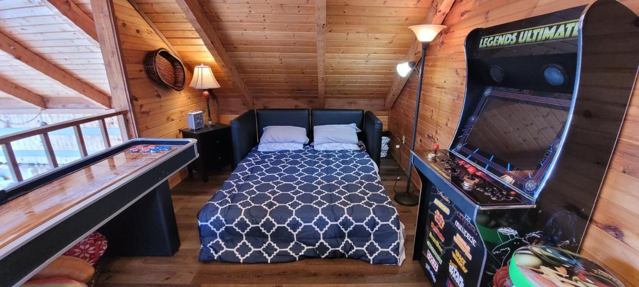 Barenberg Cabin - Secluded Unobstructed Panoramic Smoky Mountains View With Two Master Suites, Loft Game Room, And Hot Tub Gatlinburg Kültér fotó